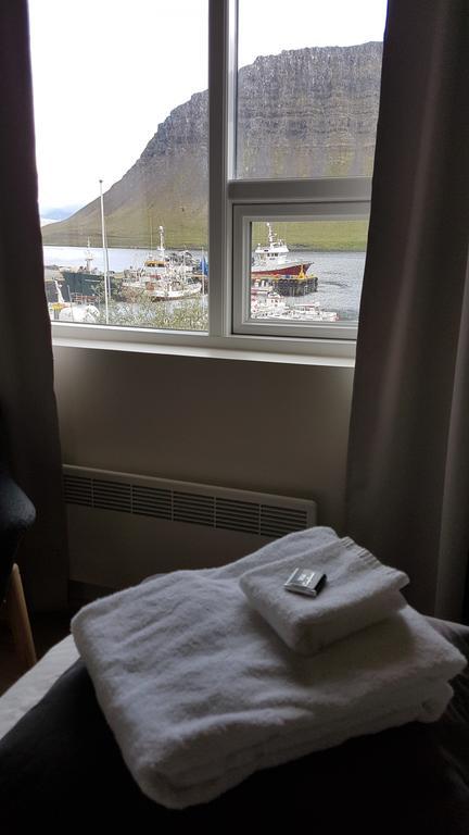 Harbour Inn - Guesthouse Bíldudalur Exterior foto